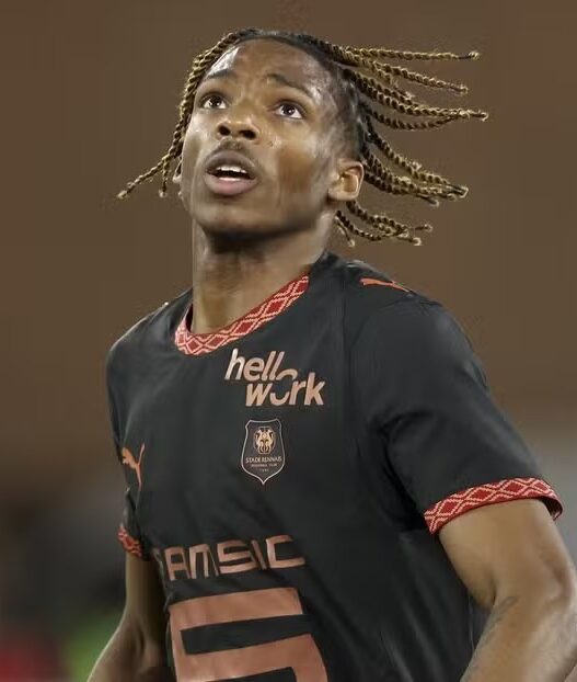 Campeão do Mundo critica Liverpool após contratação de zagueiro