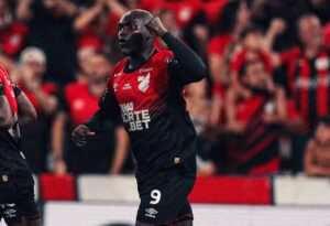 Sem Neymar, Santos perde para o Athletico, e Corinthians supera o Bragantino; veja o resumo