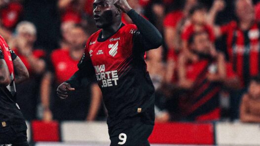 Sem Neymar, Santos perde para o Athletico, e Corinthians supera o Bragantino; veja o resumo