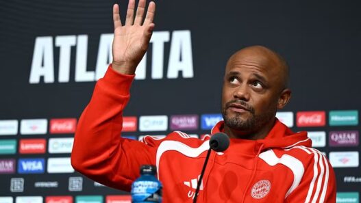 Kompany destaca Ronaldinho superior a Messi e Cristiano Ronaldo