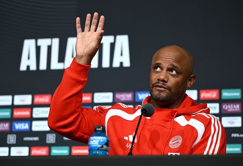 Kompany destaca Ronaldinho superior a Messi e Cristiano Ronaldo