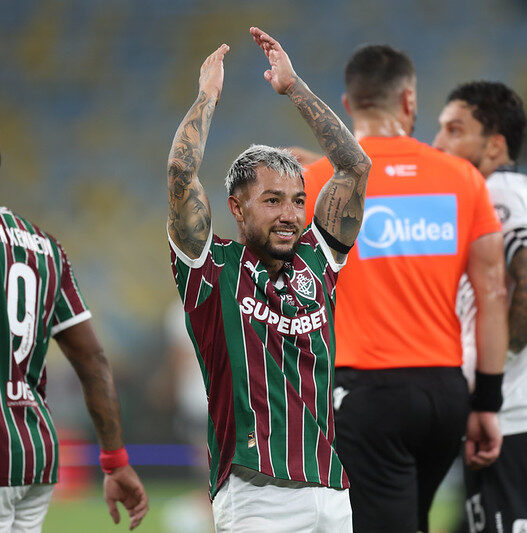 Com golaço de Lucho Acosta, Fluminense vence o Botafogo e assume a vice-liderança