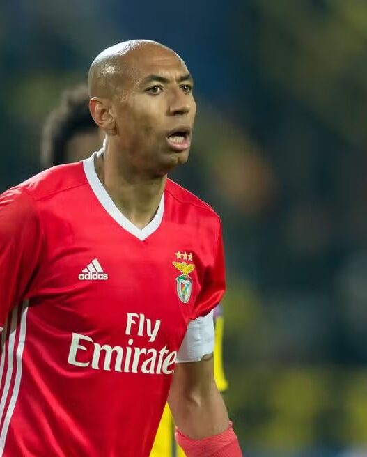 Ídolo do Benfica, Luisão alega amor ao clube, mas afirma: "Nunca me calarei diante do racismo"