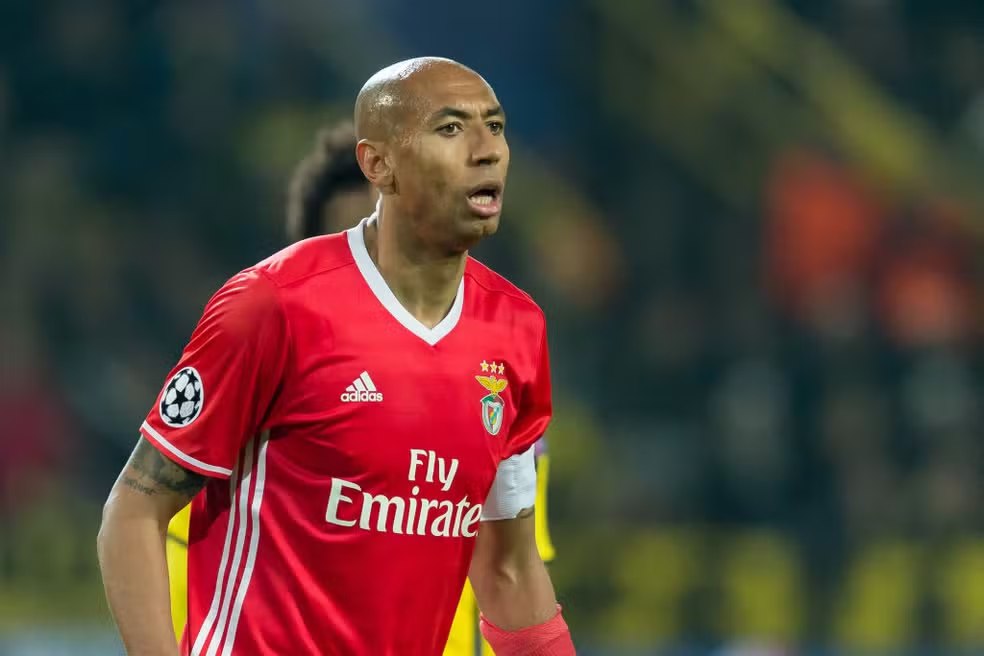 Ídolo do Benfica, Luisão alega amor ao clube, mas afirma: "Nunca me calarei diante do racismo"