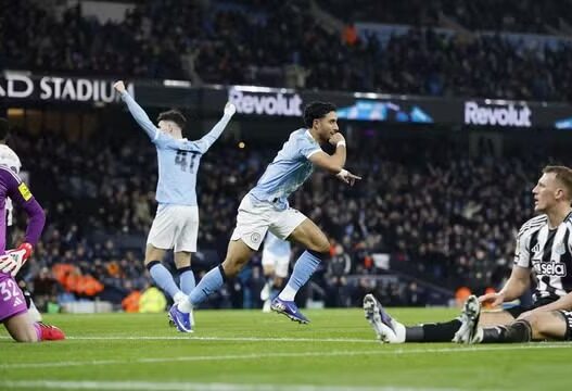 City volta a vencer o Newcastle e fará final contra o Arsenal