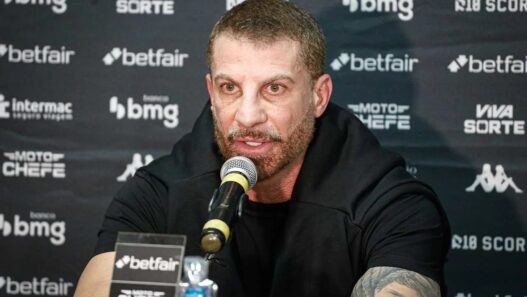 Vasco não consegue técnico antes de semifinal e segue com interino no comando