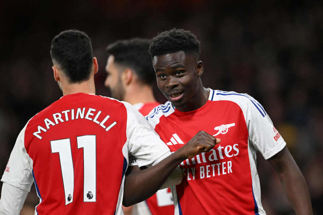 Saka renova com o Arsenal por mais cinco temporadas