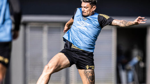 Mirassol encaminhada chegada de Tiquinho Soares