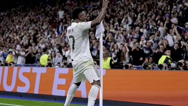 Vini volta a bailar e Real despacha Benfica na Champions