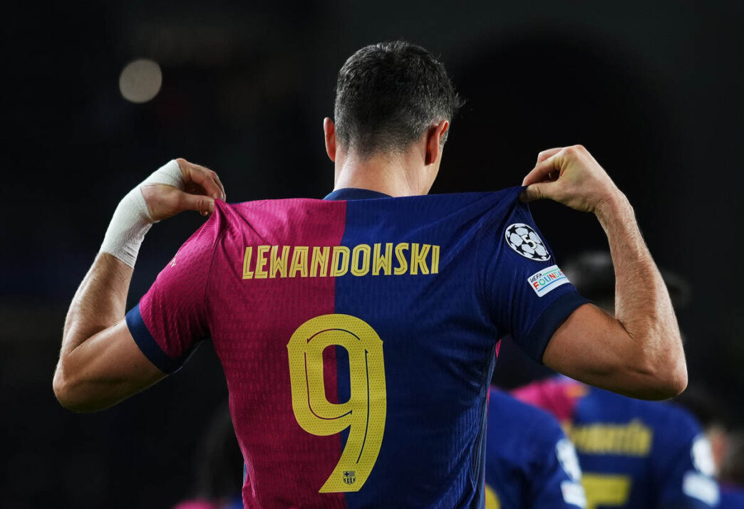 Técnico do Barcelona mantém Lewandowski no banco e fala sobre futuro do atacante