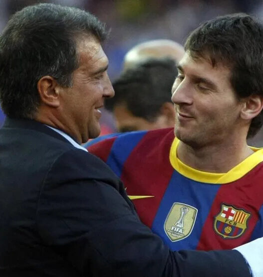 Xavi revela que dirigente impediu Messi de voltar ao Barcelona