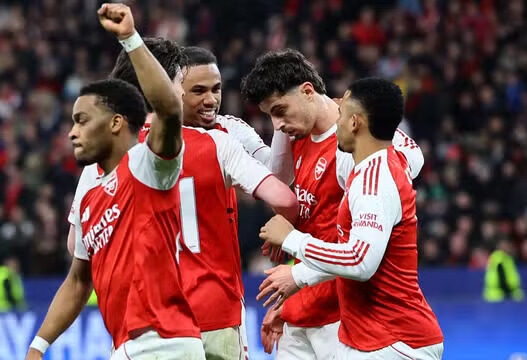 Bayer e Arsenal empatam na primeira partida das oitavas de final da Champions, na Alemanha, com direito à lei do ex