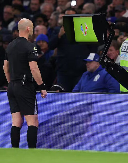 Inglaterra: pesquisa mostra que 75% são contrários ao uso do VAR no futebol