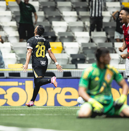 Cuello faz golaço, Atlético bate o Inter e vence a primeira no Brasileirão