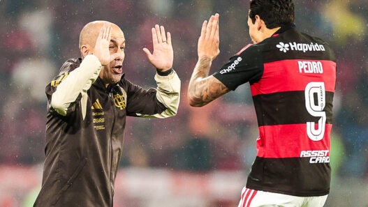 Pedro e Carrascal marcam belos gols e Flamengo bate o Cruzeiro em noite de reencontros no Maracanã
