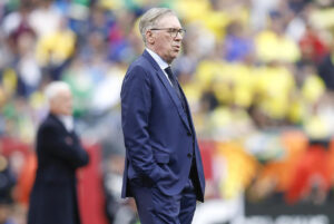 Ancelotti ignora gritos por Neymar e elogia atuação do Brasil