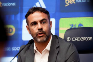 Artur Jorge afirma que a prioridade no Cruzeiro será o Brasileirão