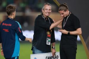 Em aúdio vazado, Bap explica demissão de Filipe Luís no Flamengo: "Quando pega um trem errado, tem que descer na primeira estação"