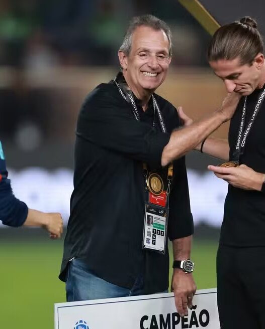 Em aúdio vazado, Bap explica demissão de Filipe Luís no Flamengo: "Quando pega um trem errado, tem que descer na primeira estação"