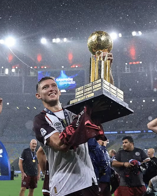 Fluminense anuncia atacante carrasco do Flamengo e defensor; ambos são pedidos de Zubeldía