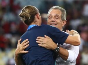 Bap, presidente do Flamengo, afirma que o time poderia correr riscos com Filipe Luís