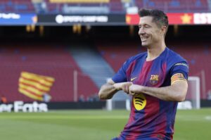 Sem pretensão do Barcelona, Lewandowski ainda não definiu futuro e afirma estar sem pressa