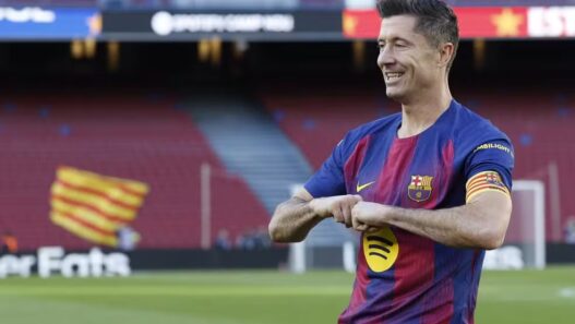 Sem pretensão do Barcelona, Lewandowski ainda não definiu futuro e afirma estar sem pressa