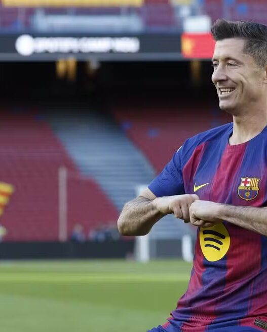 Sem pretensão do Barcelona, Lewandowski ainda não definiu futuro e afirma estar sem pressa