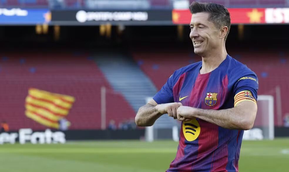 Sem pretensão do Barcelona, Lewandowski ainda não definiu futuro e afirma estar sem pressa