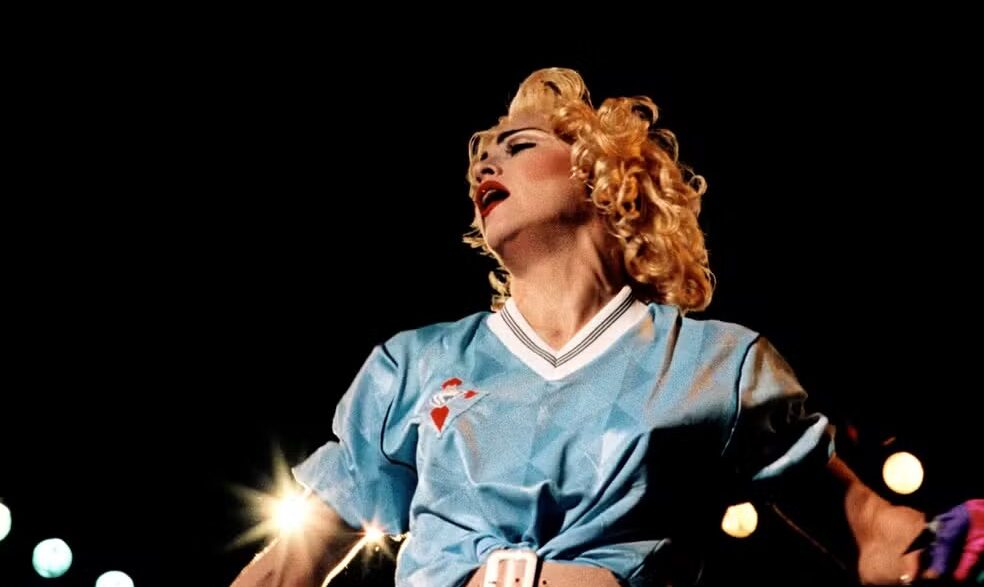 Clube da Espanha escreve carta aberta a Madonna em busca de camisa usada pela cantora na década de 90