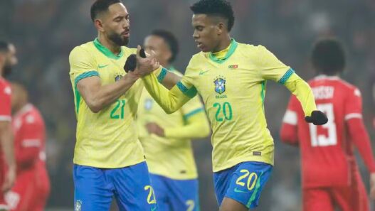Matheus Cunha, do Manchester United e da Seleção Brasileira, revela conversas sobre estilo de jogo com Carlo Ancelotti