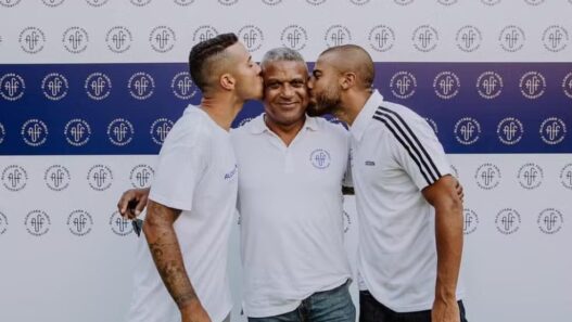 Mazinho, campeão do mundo em 1994, lamenta a falta de camisas 10 e analisa o cenário atual dos treinadores brasileiros