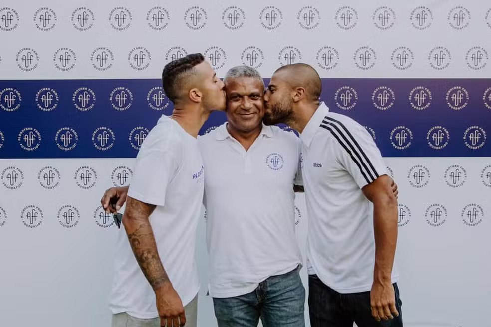 Mazinho, campeão do mundo em 1994, lamenta a falta de camisas 10 e analisa o cenário atual dos treinadores brasileiros