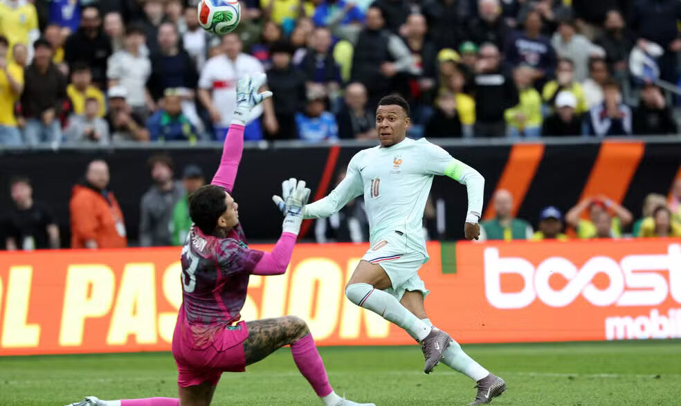 Mbappé marca golaço, Brasil perde para a França, e torcida pede convocação de Neymar