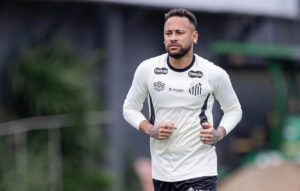 Diretoria do Santos rebate Neymar após reclamações por saída de defensor: "Falou na emoção"