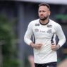 Diretoria do Santos rebate Neymar após reclamações por saída de defensor: "Falou na emoção"