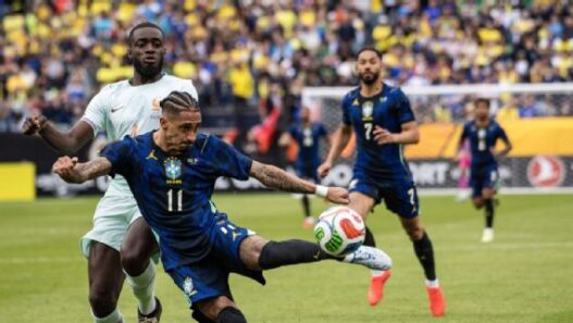 Barcelona deve perder Raphinha em jogos da Champions League; veja prazo de recuperação do atacante