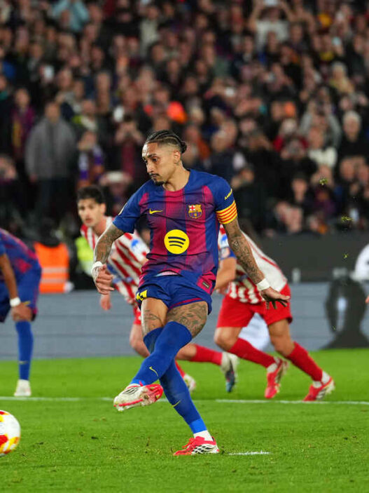 Raphinha marca, mas Barcelona não consegue remontada e é eliminado pelo Atlético de Madrid na Copa do Rei