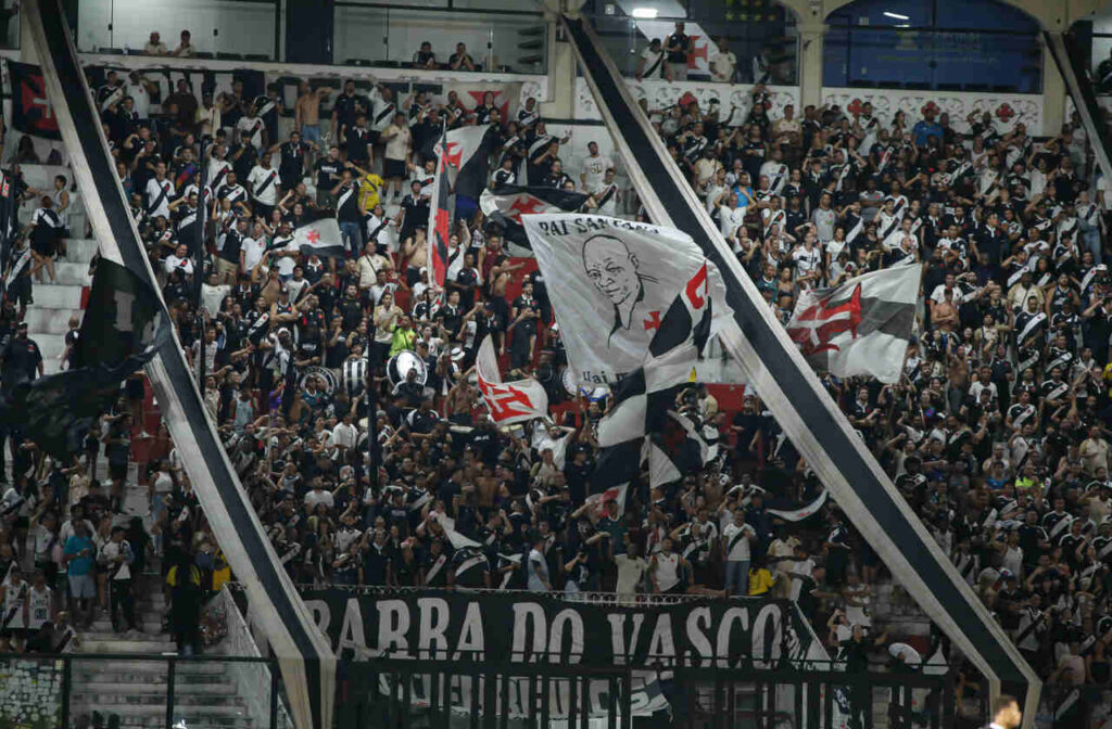 Guerreiros do Almirante (GDA) completam 20 anos e reforçam apoio, identidade e transformação na cultura de arquibancada do Vasco da Gama; confira a história do movimento