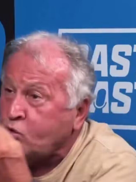 Zico reclama da contagem de gols no Maracanã e critica a realização de torneio