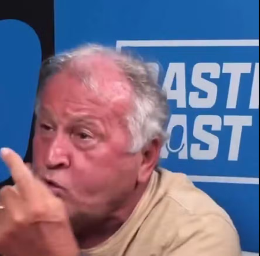 Zico reclama da contagem de gols no Maracanã e critica a realização de torneio