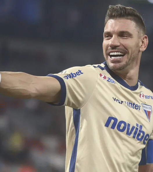 João Ricardo é reprovado nos exames no Corinthians e retorna ao Fortaleza