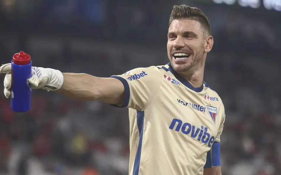 João Ricardo é reprovado nos exames no Corinthians e retorna ao Fortaleza