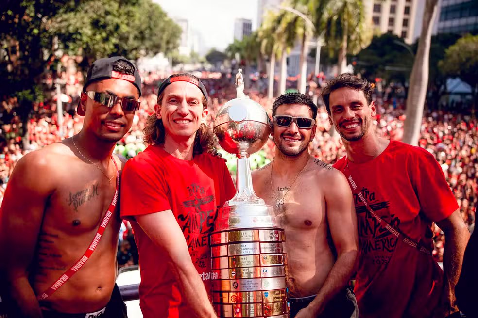 Rodrigo Caio explica saída do Flamengo e faz agradecimentos