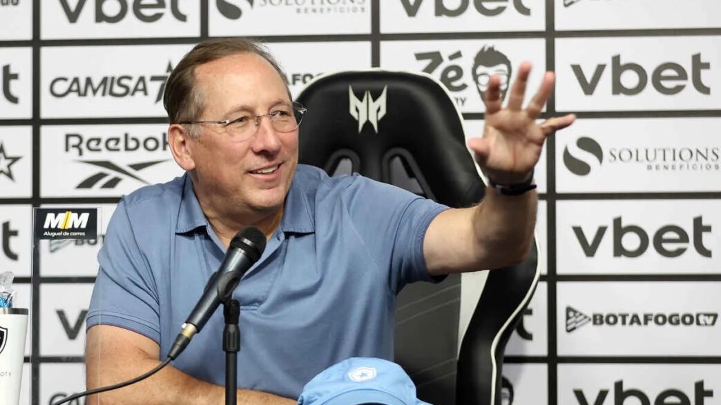 Botafogo corre risco de novo transferban por dívida com atacante