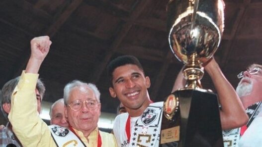 Manoel Tobias, ídolo do futsal do Vasco, dará o pontapé inicial em jogo decisivo contra o Corinthians no Maracanãzinho