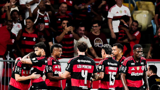 Paquetá e Arrascaeta brilham e Flamengo vence em noite de Libertadores no Maracanã