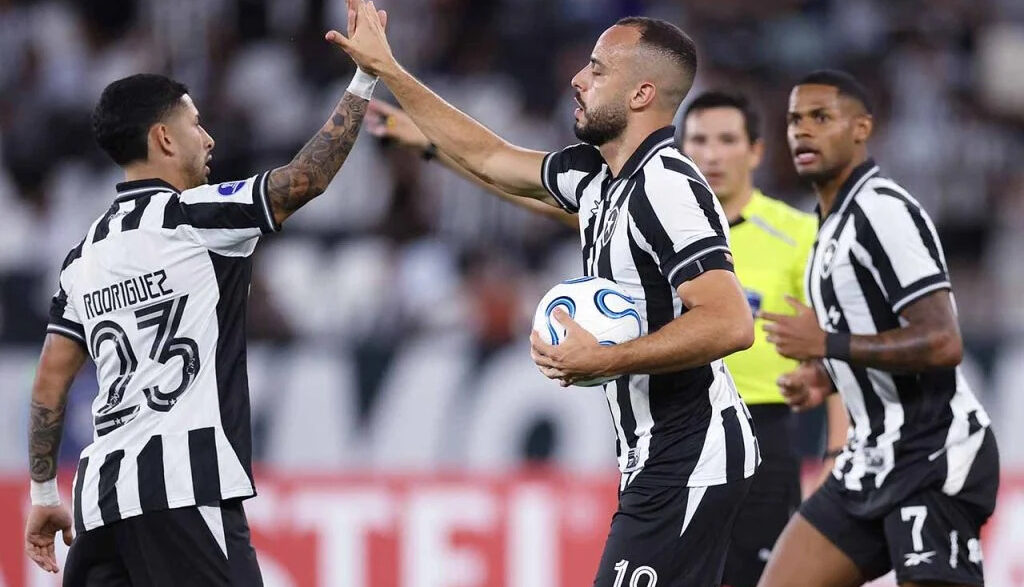 Arthur Cabral salva o Botafogo da derrota na estreia da Sula