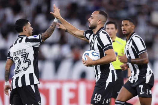 Arthur Cabral salva o Botafogo da derrota na estreia da Sula