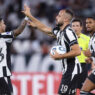 Arthur Cabral salva o Botafogo da derrota na estreia da Sula